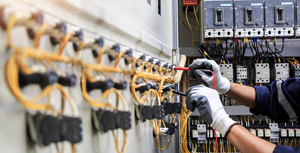 Professional Electrician technician working in Muncie, IN